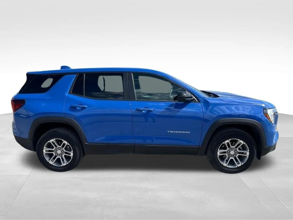 Used 2026 Rapids Metallic GMC Elevation image 4