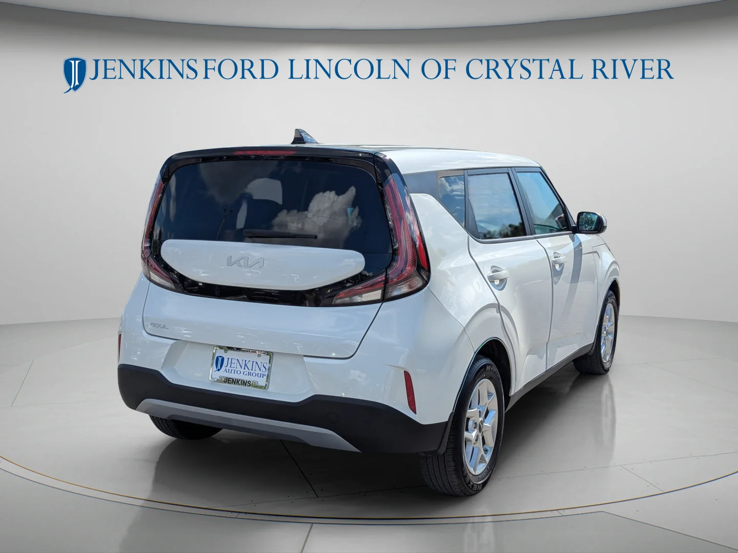 Used 2024 Snow White Pearl Kia LX image 6