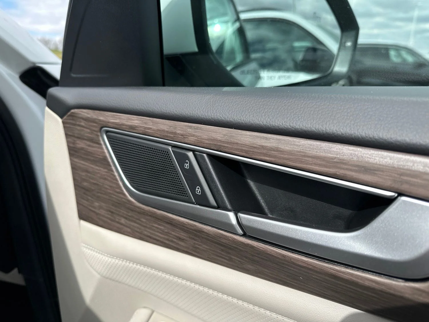 New 2026 White/off-white Volkswagen 2.0T SEL image 46