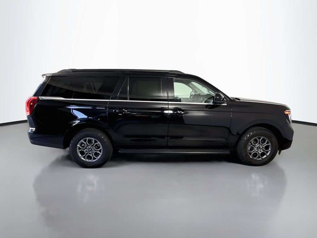Used 2025 Agate Black Metallic Ford Active image 8