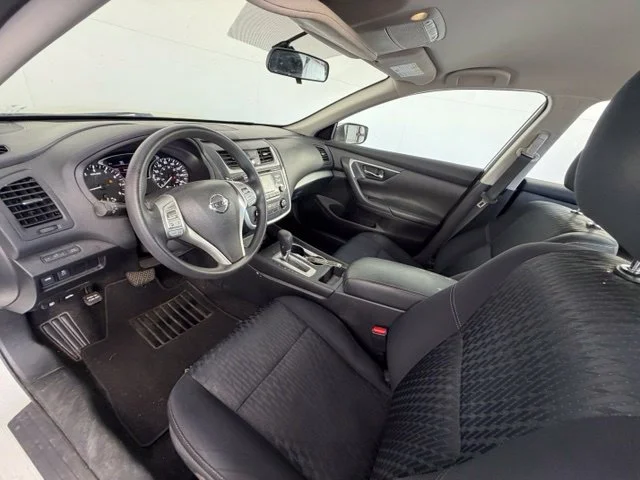 Used 2018 White Nissan 2.5 S image 10