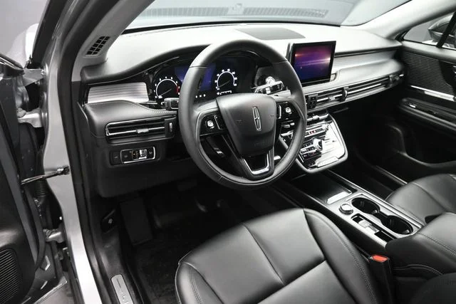 Certified Used 2022 Silver Radiance Metallic Lincoln Standard image 9