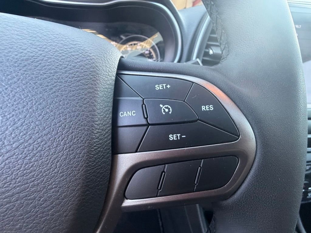 Used 2022 Bright White Clearcoat Jeep Latitude Lux image 38