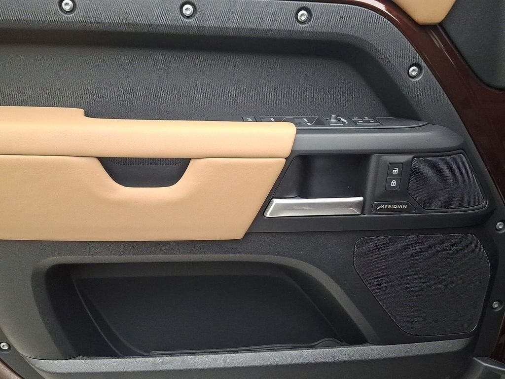 New 2026 Sedona Red Land Rover S image 8