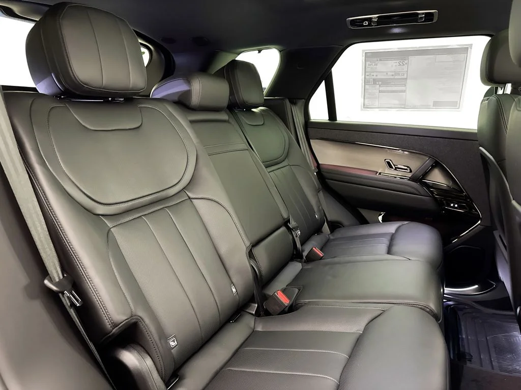 New 2026 Santorini Black Land Rover SE image 28
