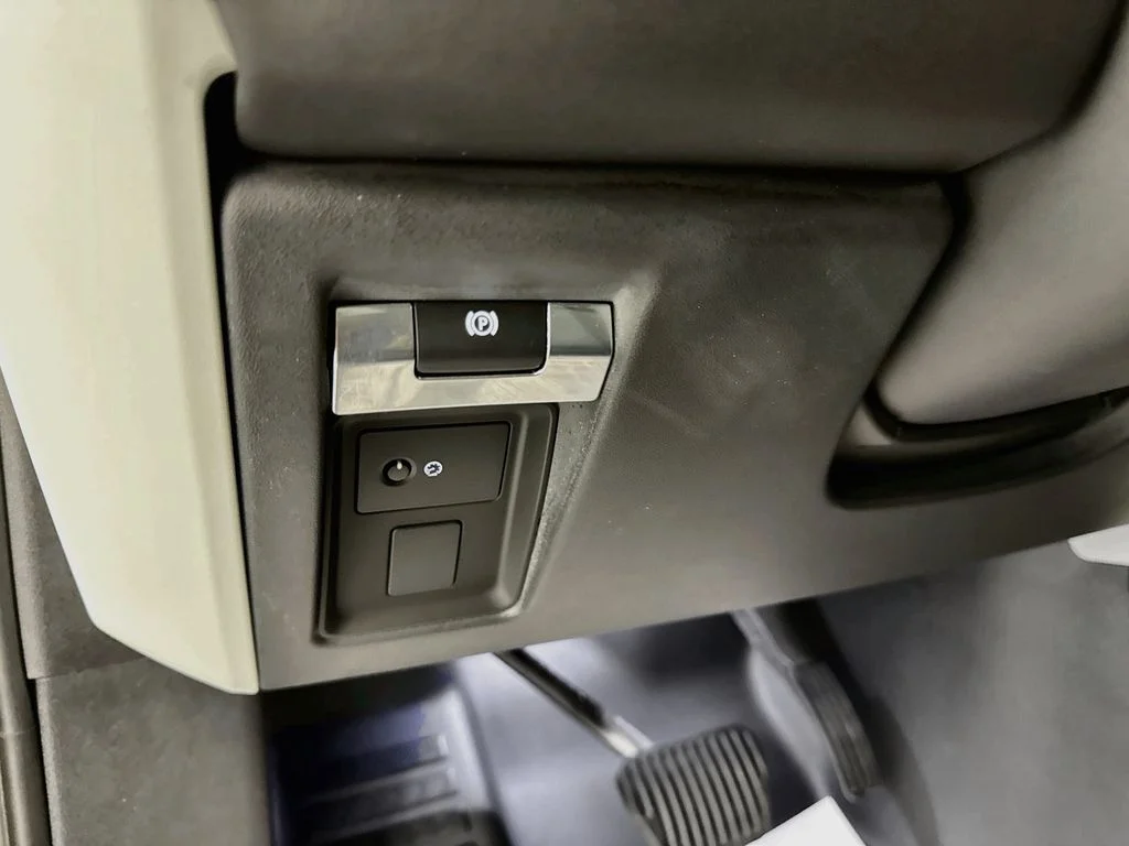 Used 2024 Black Land Rover S image 10