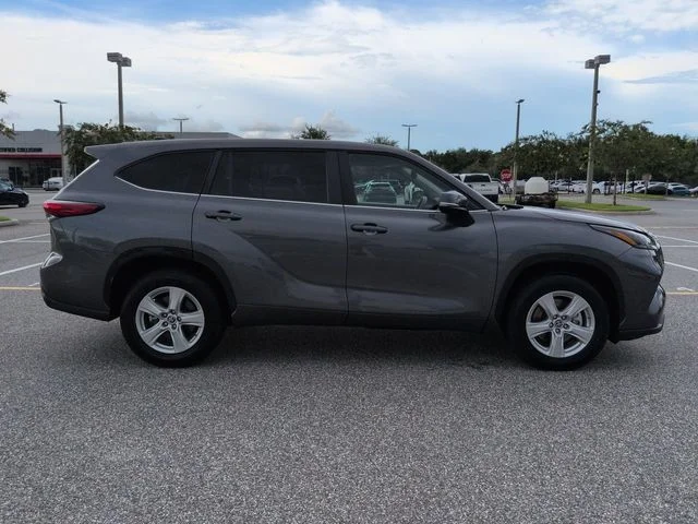 Used 2023 Gray Toyota L image 3
