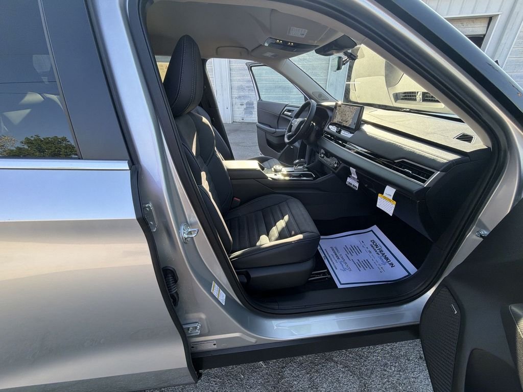 New 2026 Silver Mitsubishi SE image 24
