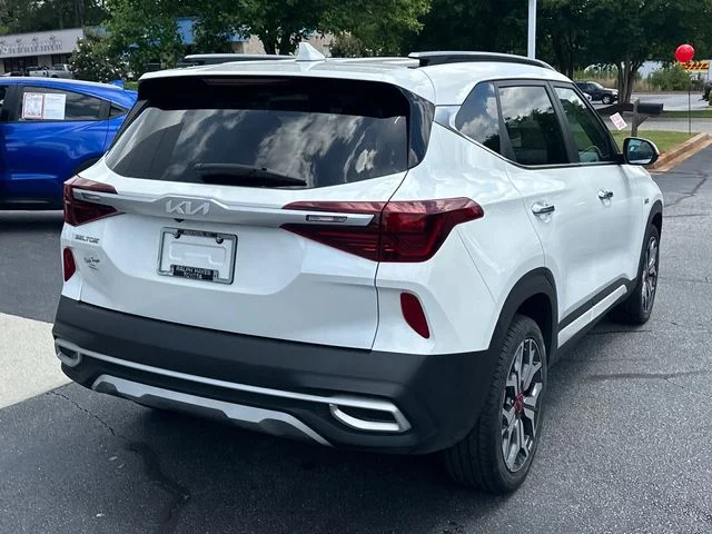 Used 2022 White Kia SX image 3