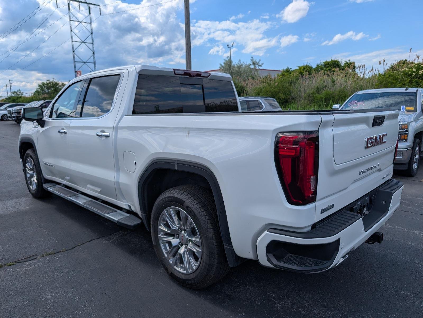 Used 2024 White Frost Tricoat GMC Denali image 8