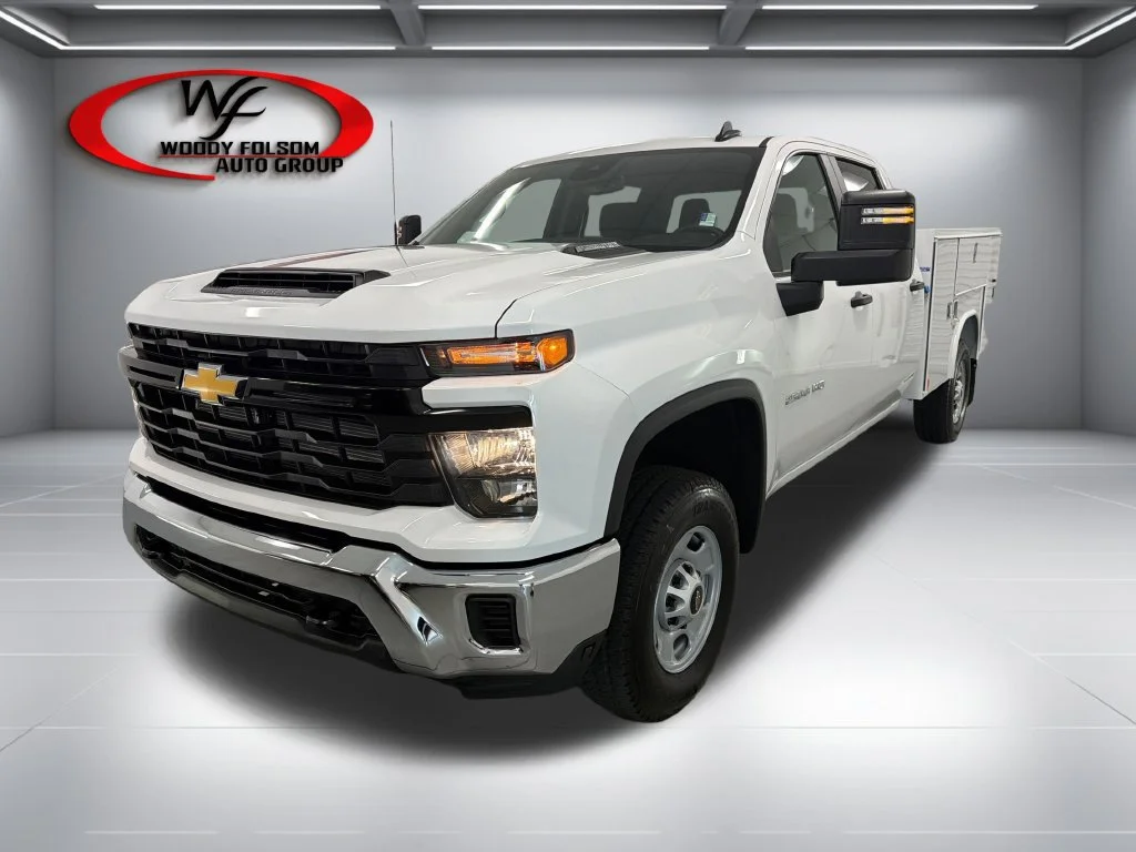 New 2026 Summit White Chevrolet WT image 3