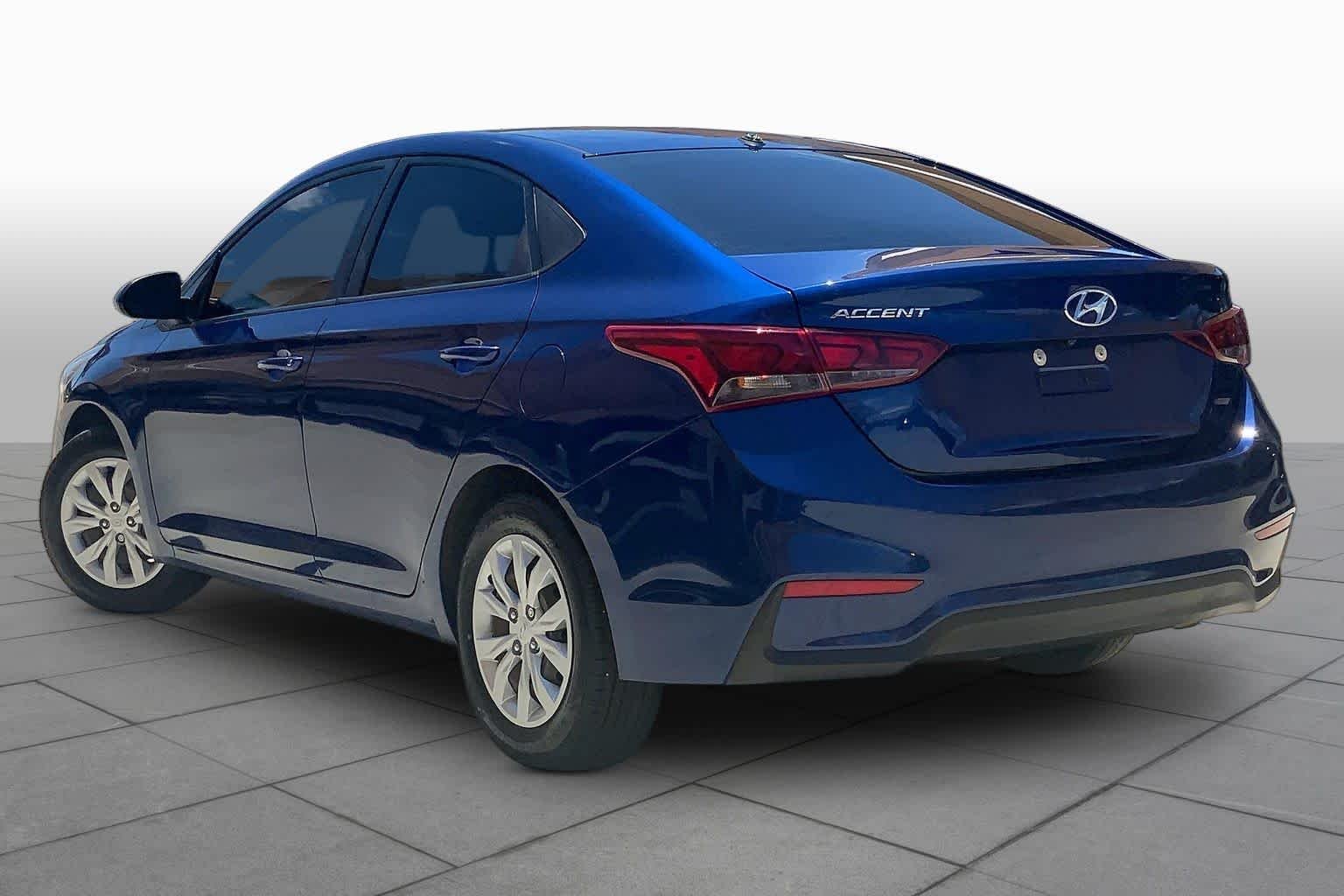 Used 2022 Admiral Blue Hyundai SE image 11