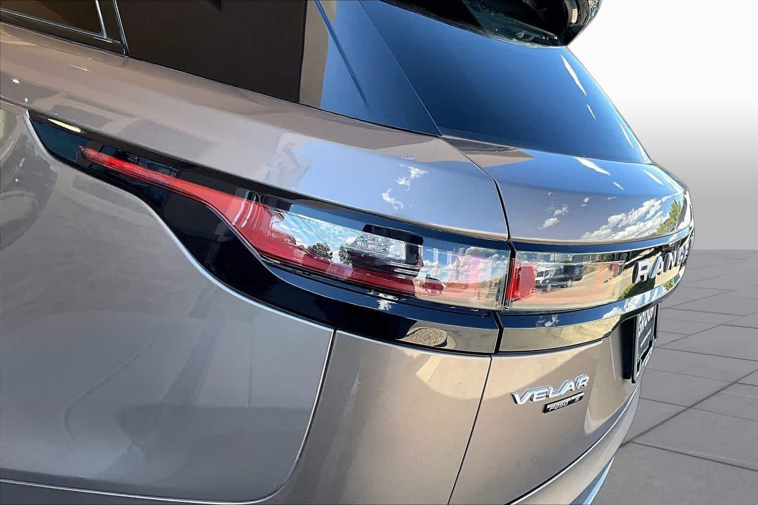 Used 2019 Kaikoura Stone Metallic Land Rover S image 29