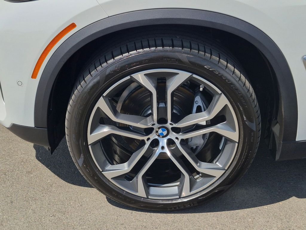 Used 2026 White BMW xDrive40i image 31