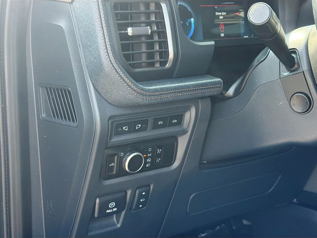 Used 2023 Avalanche Ford Lariat image 10