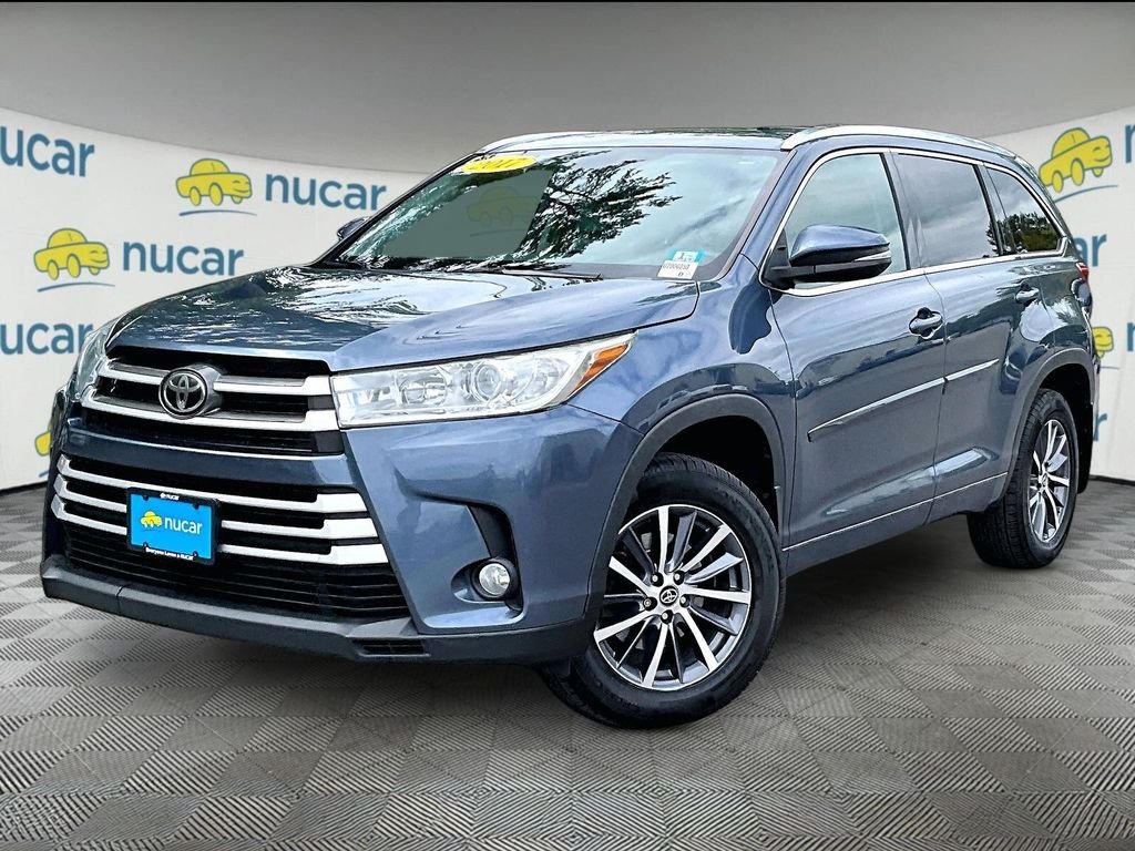 Used 2017 Shoreline Blue Pearl Toyota XLE image 3
