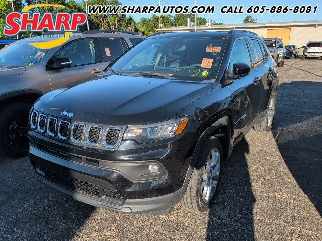 2023 Jeep Compass Latitude Lux 4X4's photo