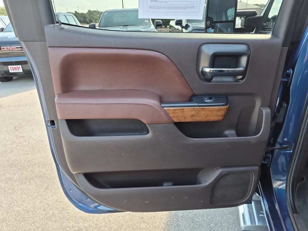 Used 2016 DEEP OCEAN BLUE METALLIC Chevrolet High Country image 31
