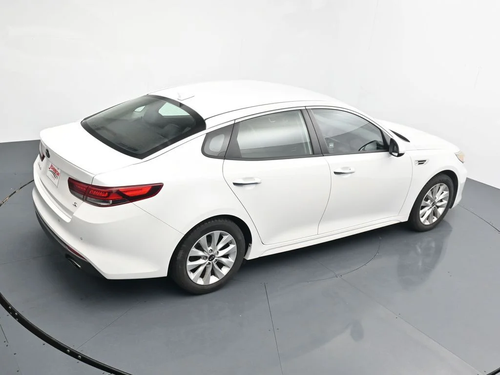 Used 2018 White Kia S image 26