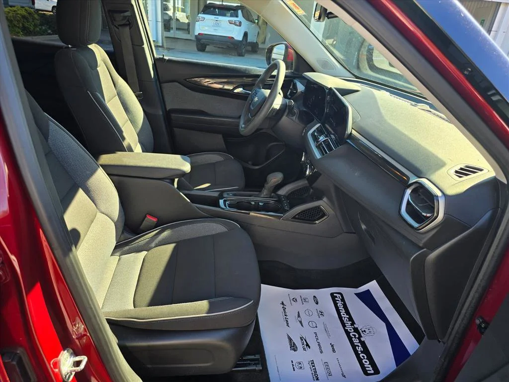 Used 2025 Crimson Metallic Chevrolet LT image 16