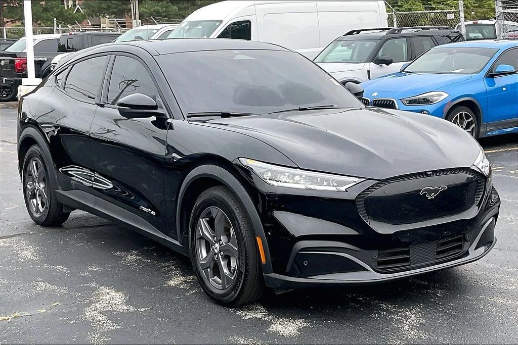 Used 2023 Black Ford Select image 34