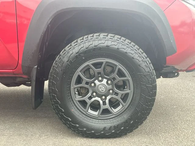 Used 2017 Red Toyota SR5 image 12