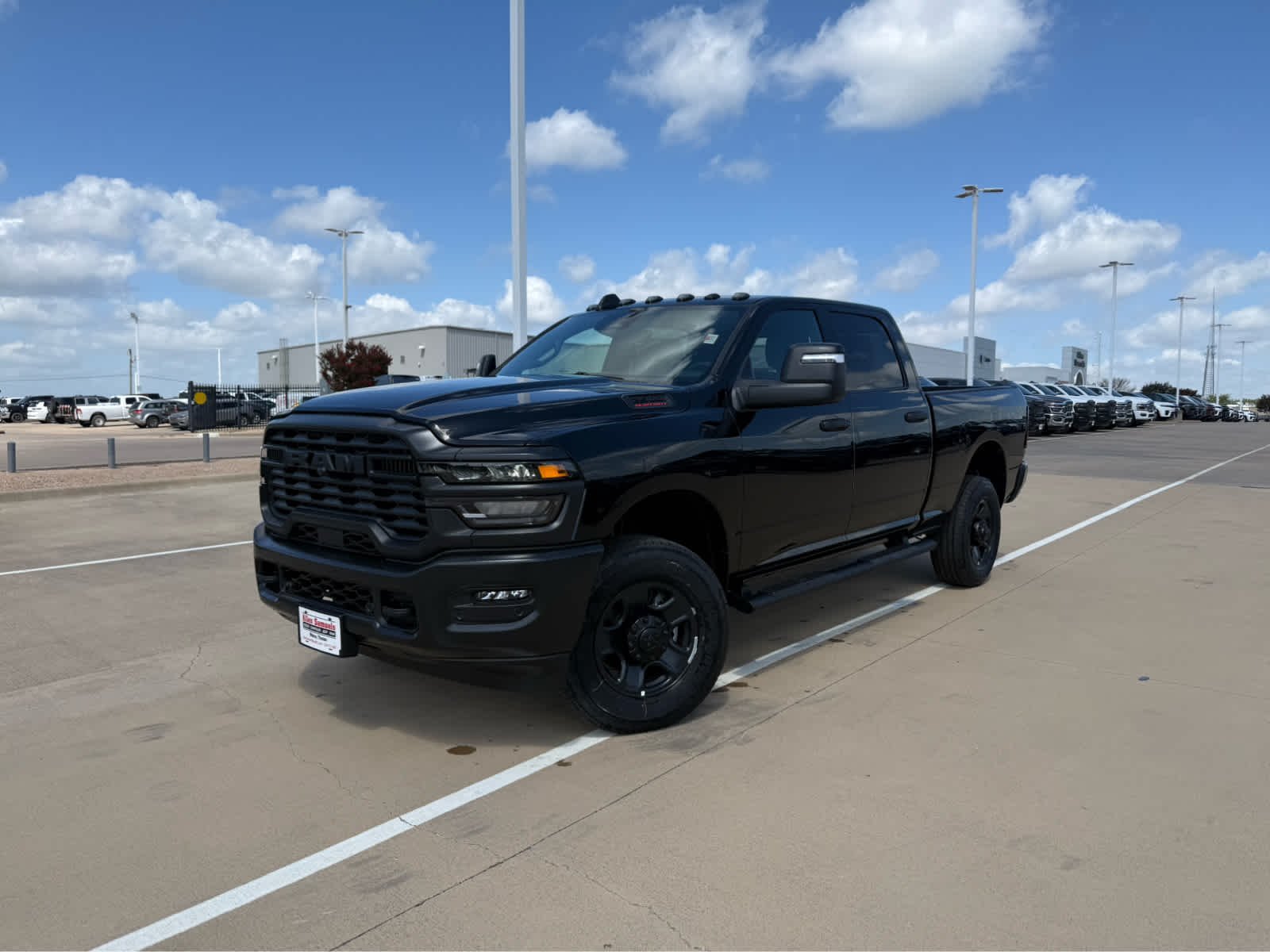 New 2026 Diamond Black Crystal Pearl-Coat Exterior Paint RAM Tradesman image 2