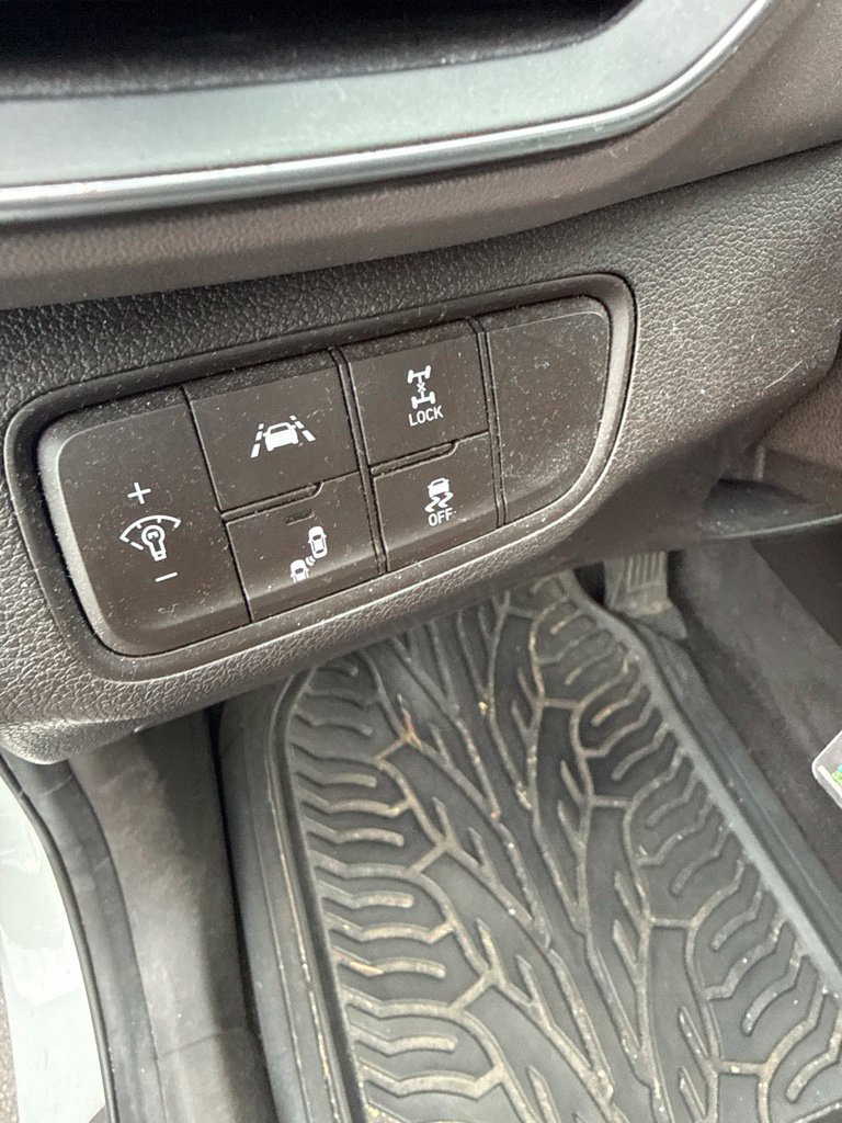 Used 2019 Gray Hyundai SE image 2