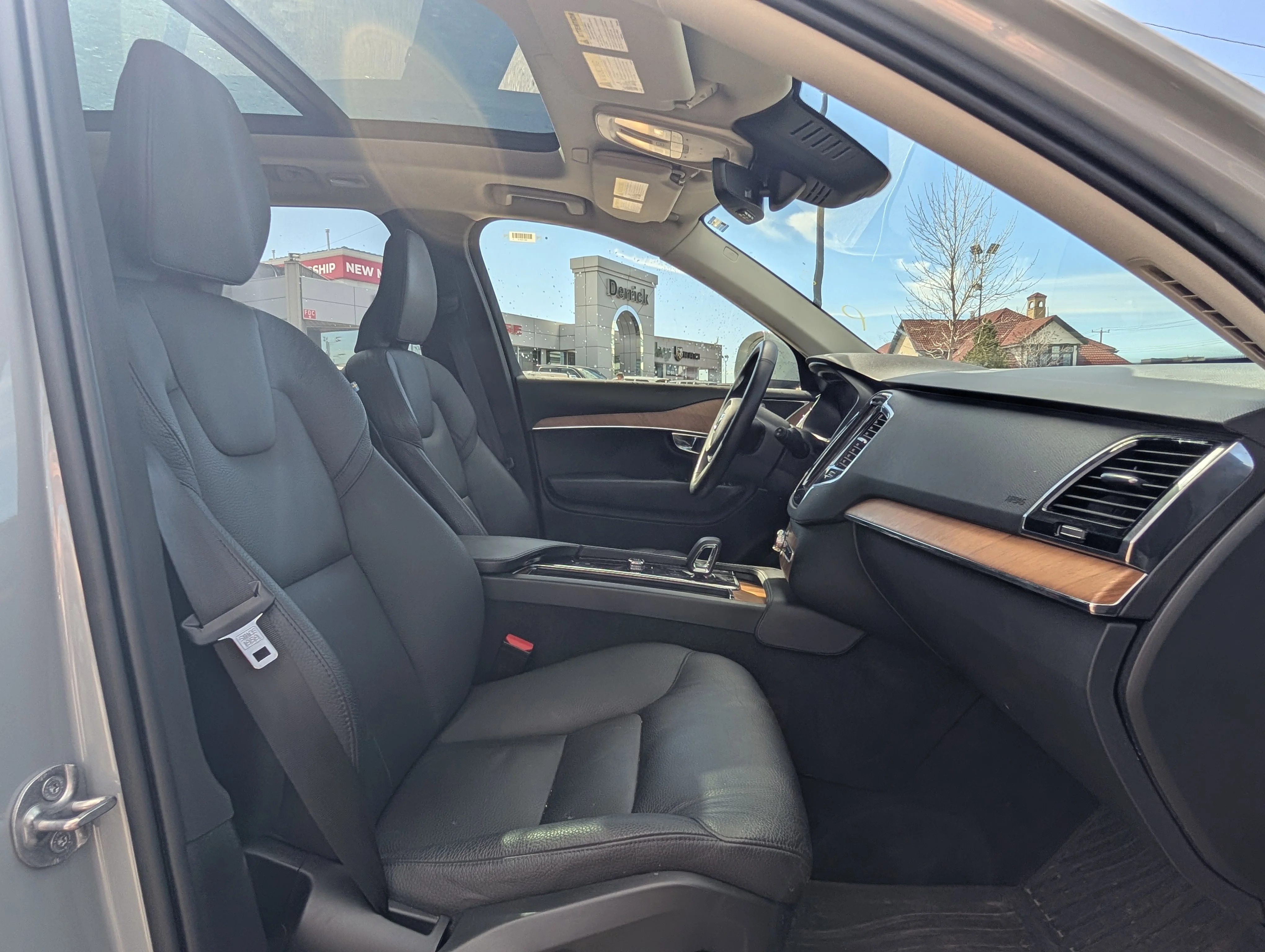Used 2024 Crystal White Metallic Volvo Plus Bright Theme image 22