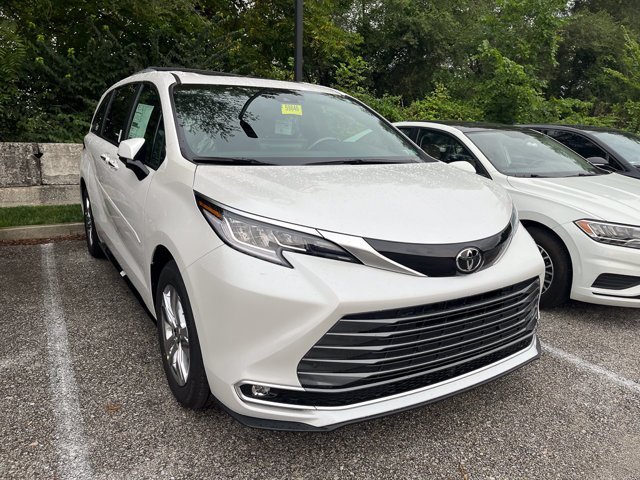 Wind Chill Pearl 1 2026 Toyota Sienna Minivan All-Wheel Drive 