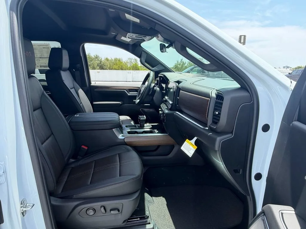 New 2026 Polar White Tricoat Chevrolet High Country image 7