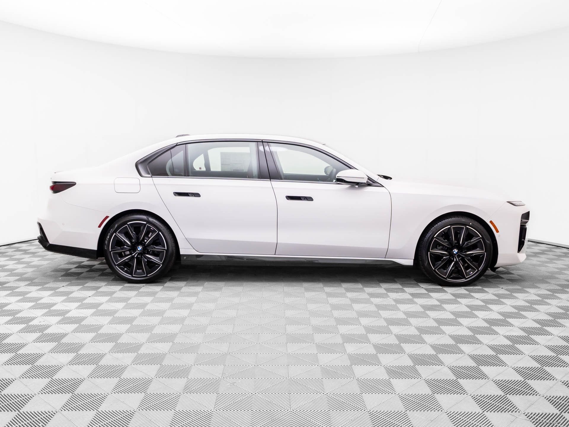 New 2026 Alpine White BMW 760i xDrive image 8
