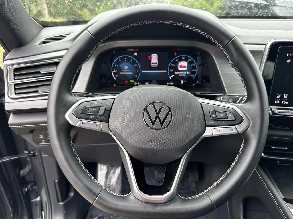 Used 2024  Volkswagen 2.0T SE w/Technology image 36
