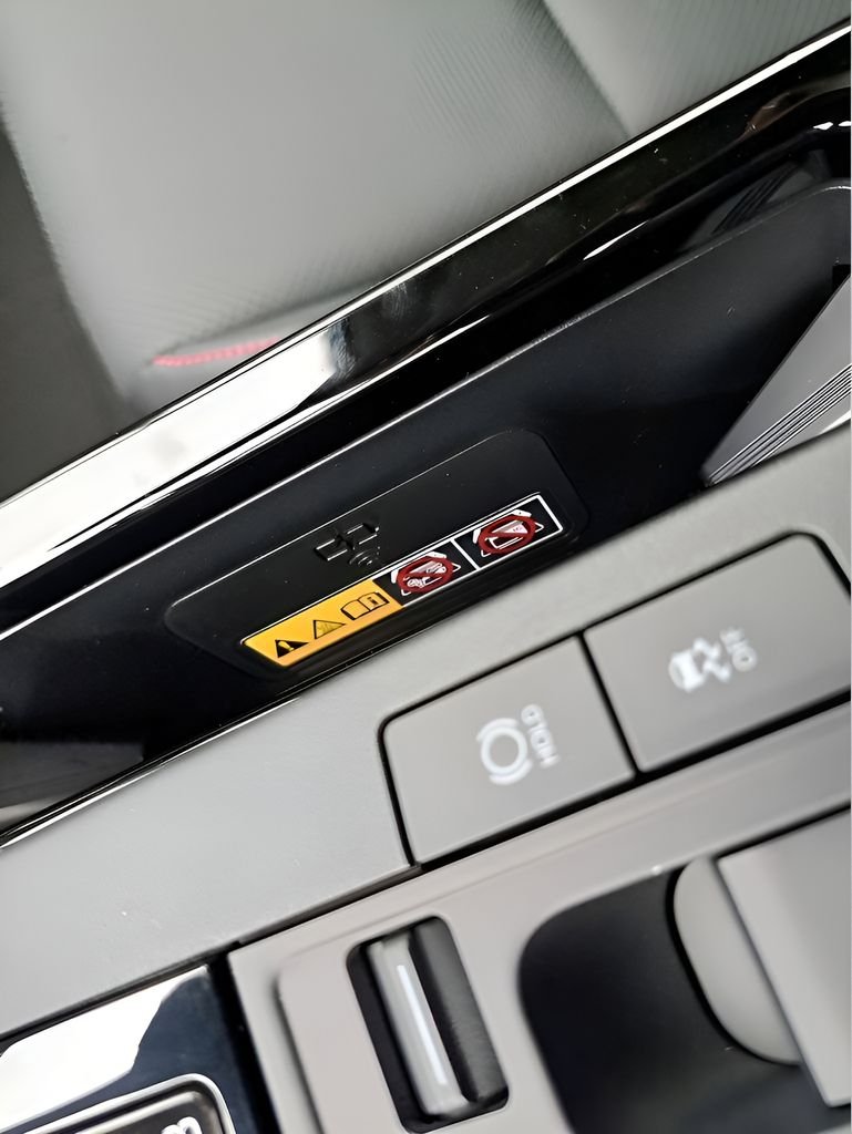 2026 Toyota Prius Plug-in Hybrid XSE - Photo 27