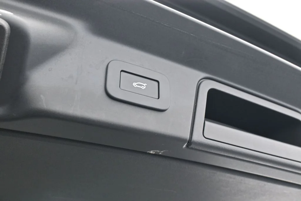 Used 2025 Gray Land Rover Dynamic SE image 33