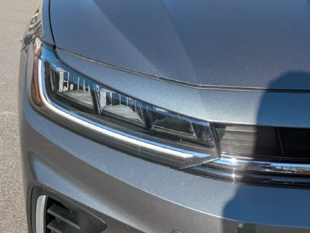 New 2027 Platinum Gray Metallic Volkswagen 1.5T SE image 10