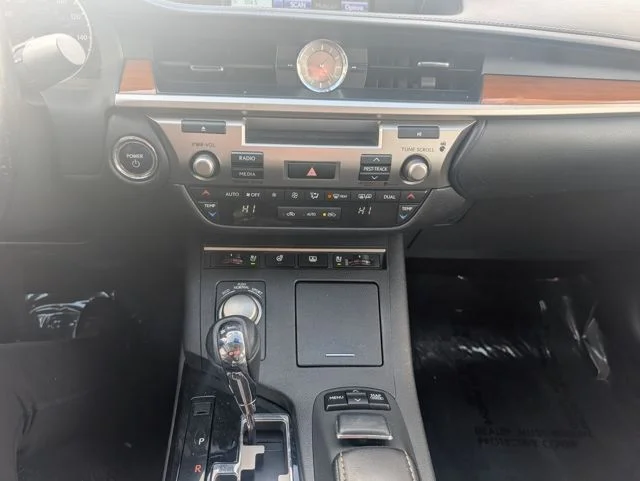 Used 2013 Silver Lexus 300h image 13