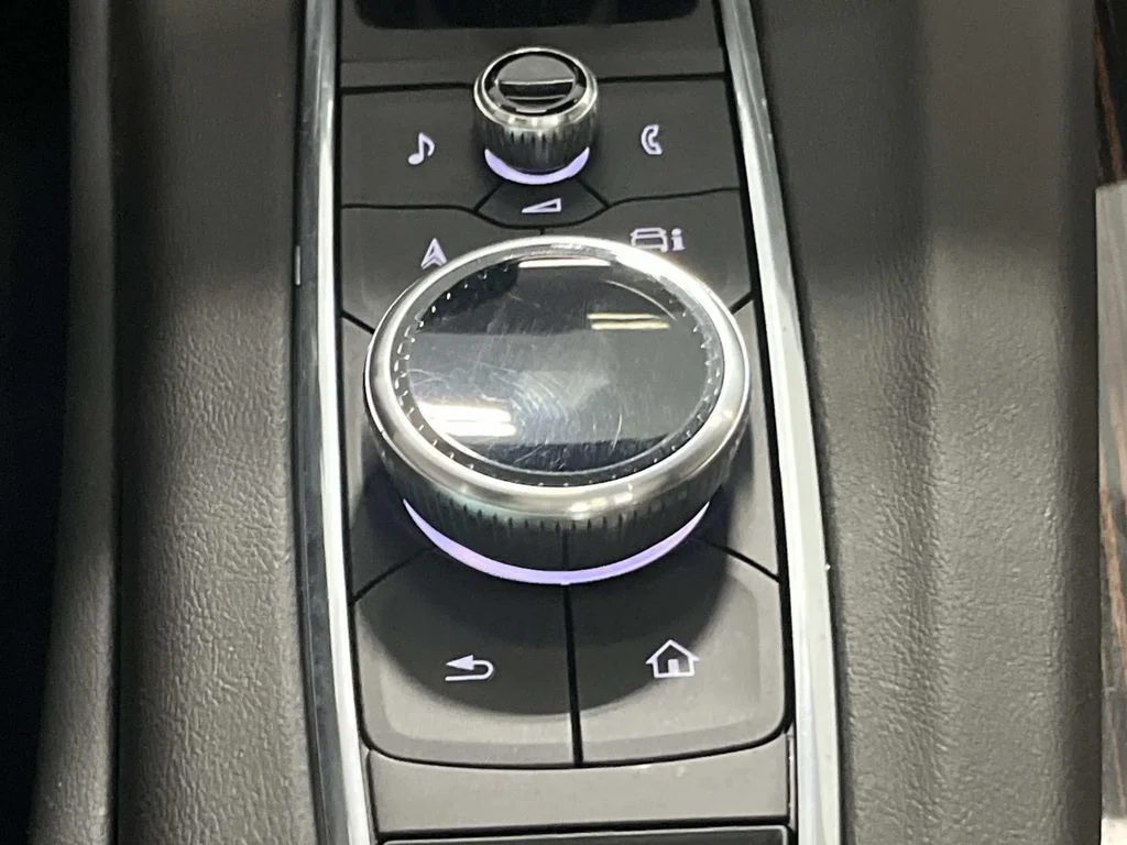 Used 2024 Argent Silver Metallic Cadillac Premium Luxury image 23