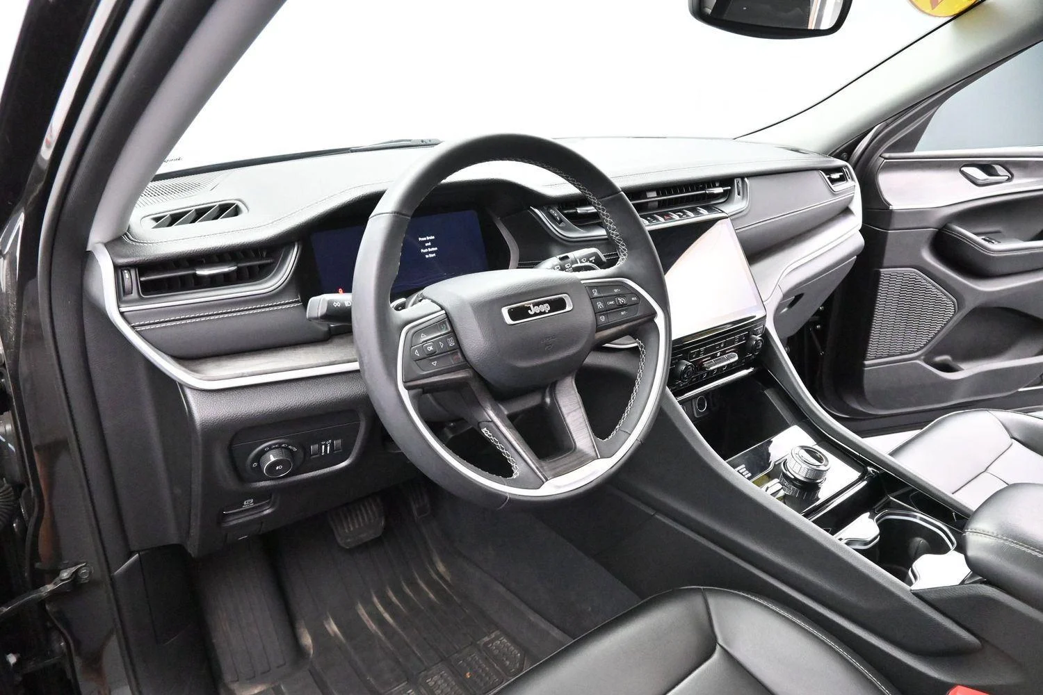 Used 2023 Rocky Mountain Pearlcoat Jeep Limited image 18