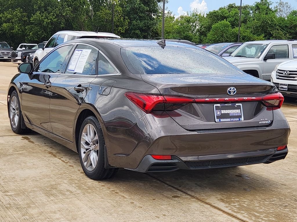 Used 2020 Brownstone Toyota Hybrid XLE image 9