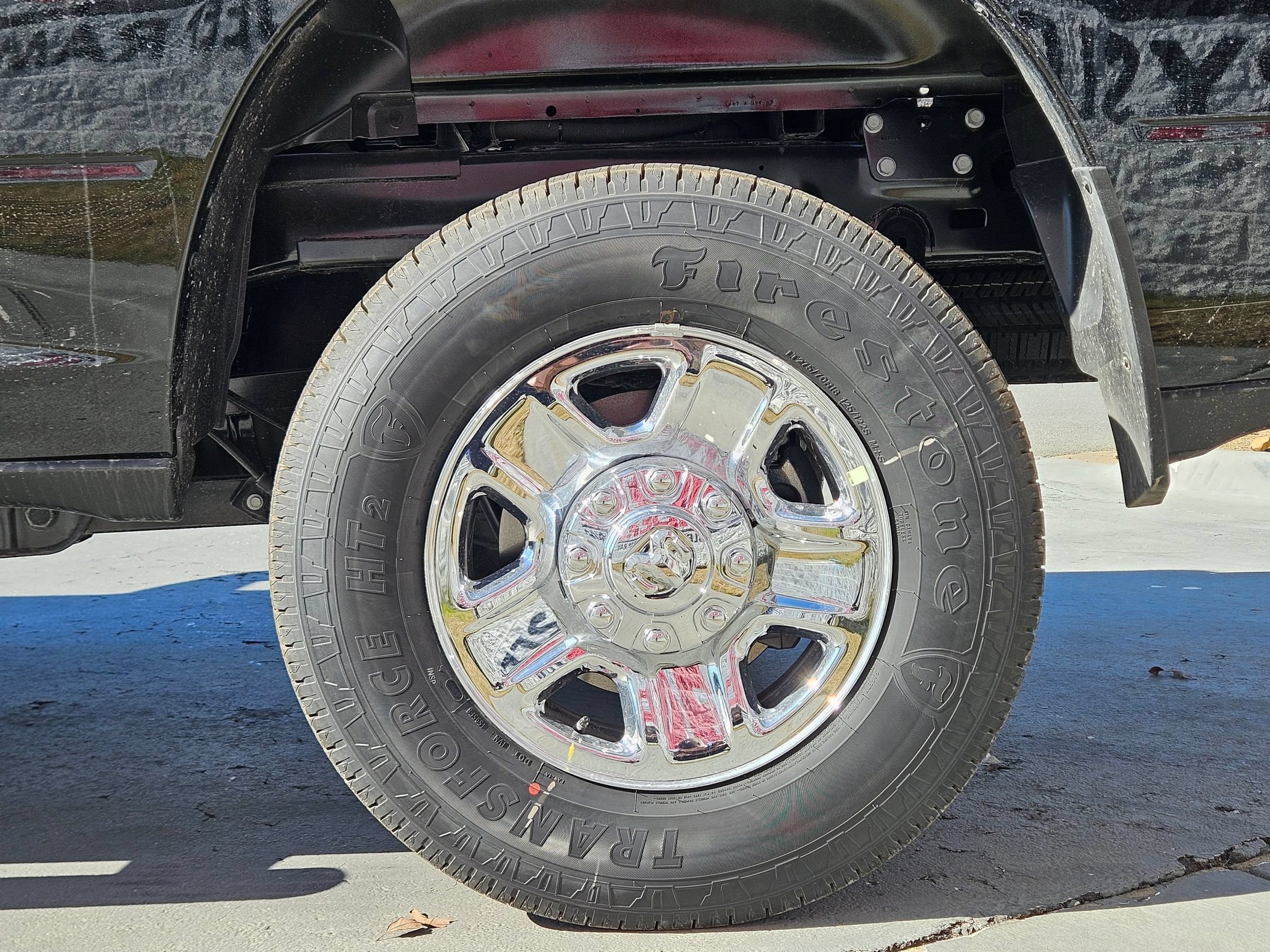 New 2026 Diamond Black Crystal Pearl-Coat Exterior Paint RAM Tradesman image 24