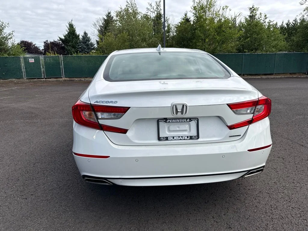 Used 2018 Platinum White Pearl Honda Touring image 6