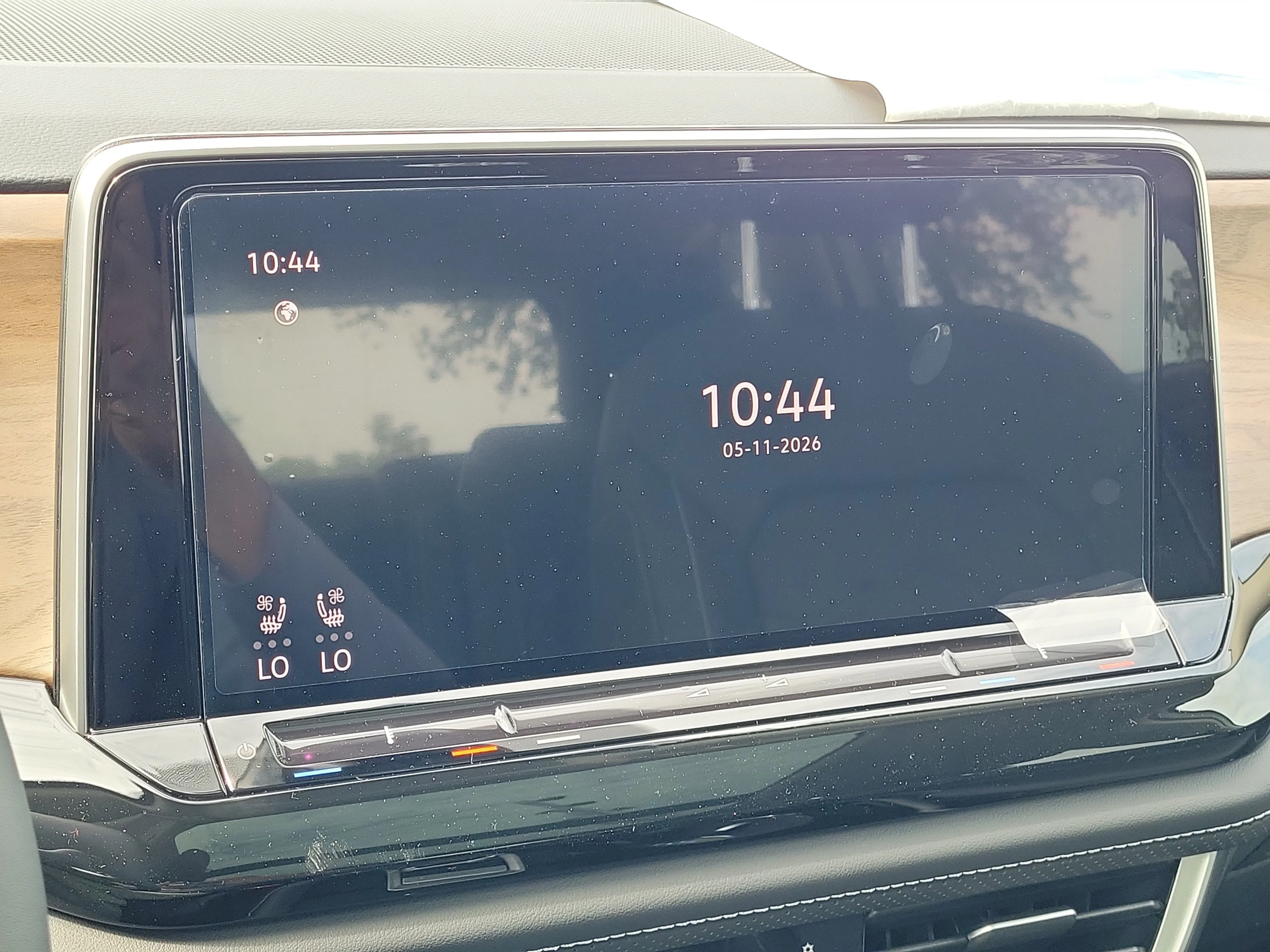New 2026 White Volkswagen SE w/Technology image 22