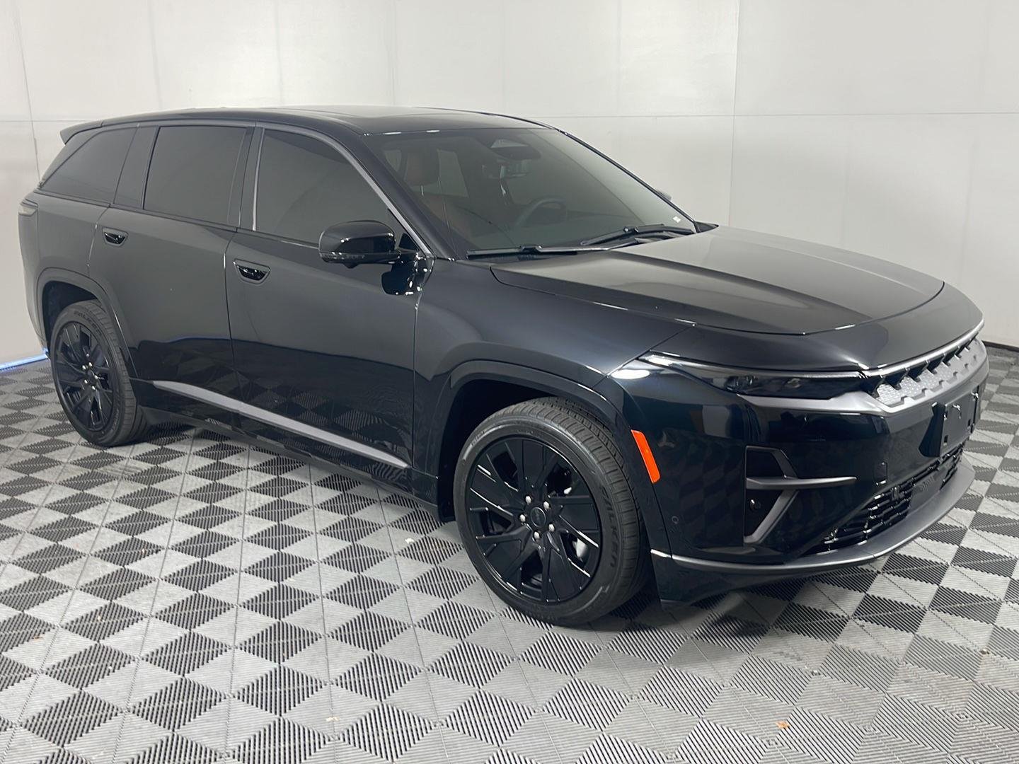 Used 2025 Diamond Black Crystal Pearlcoat Jeep Launch Edition image 5