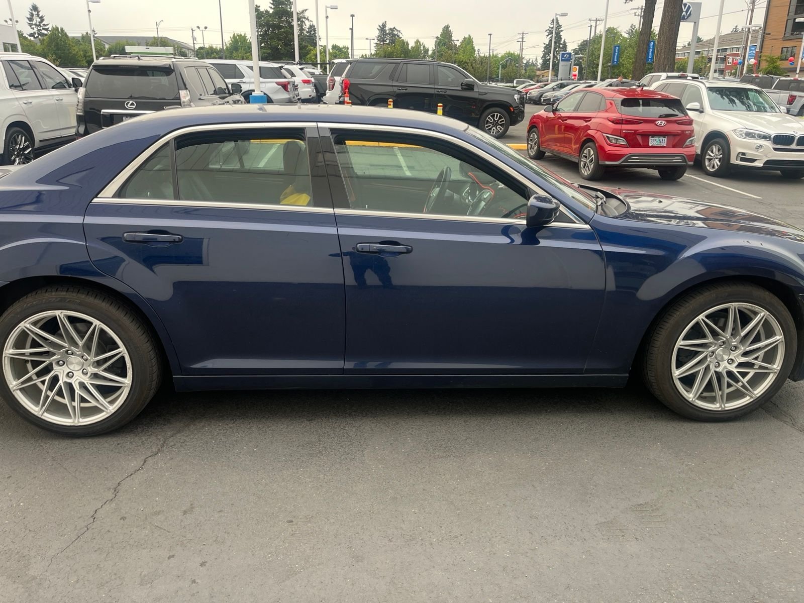 Used 2013 Jazz Blue Pearlcoat Chrysler Base image 6