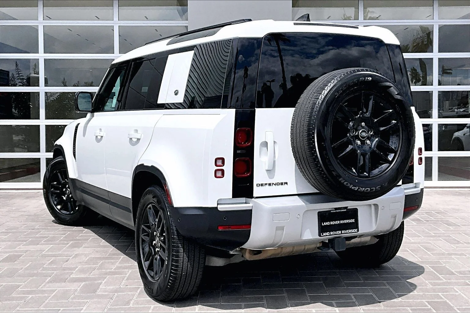 Used 2024 White Land Rover S image 12