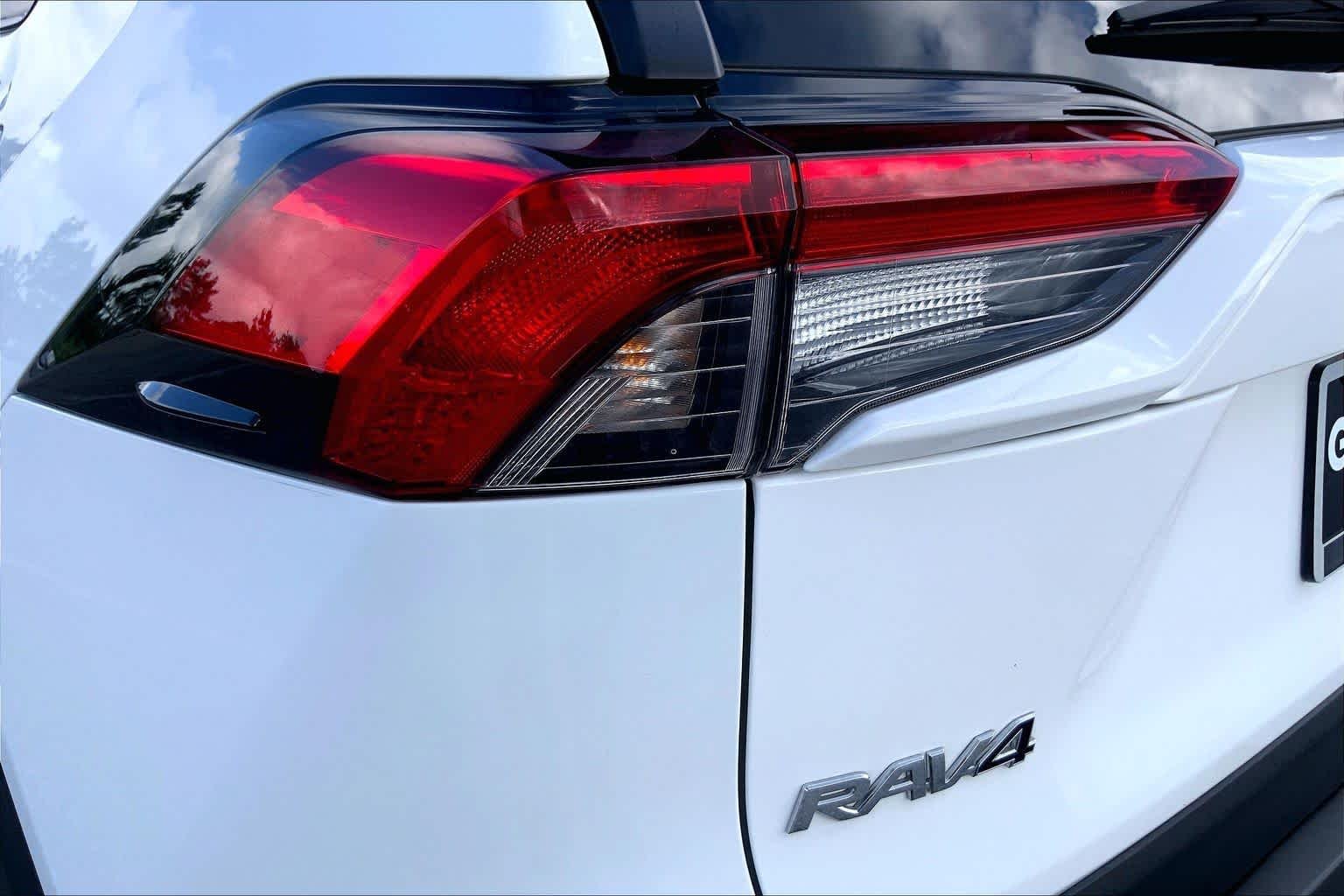 Used 2025 Ice Cap Toyota XLE image 28