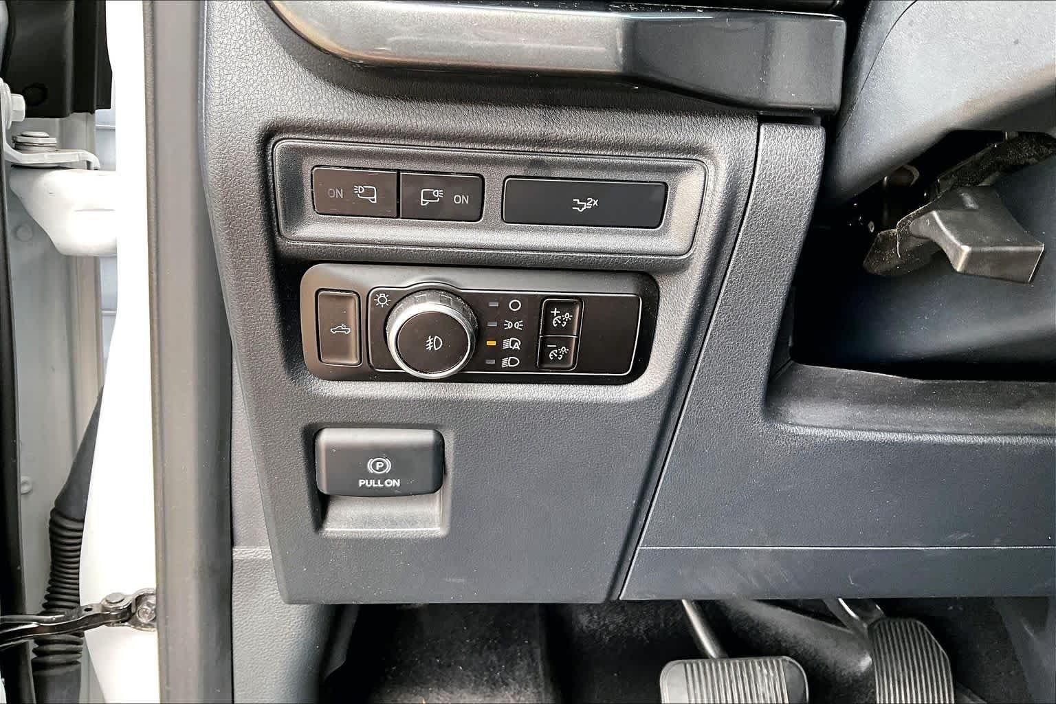 Used 2023 Oxford White Ford XLT image 31