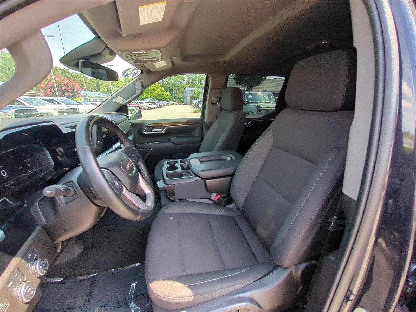 Used 2024 Onyx Black GMC Elevation image 18
