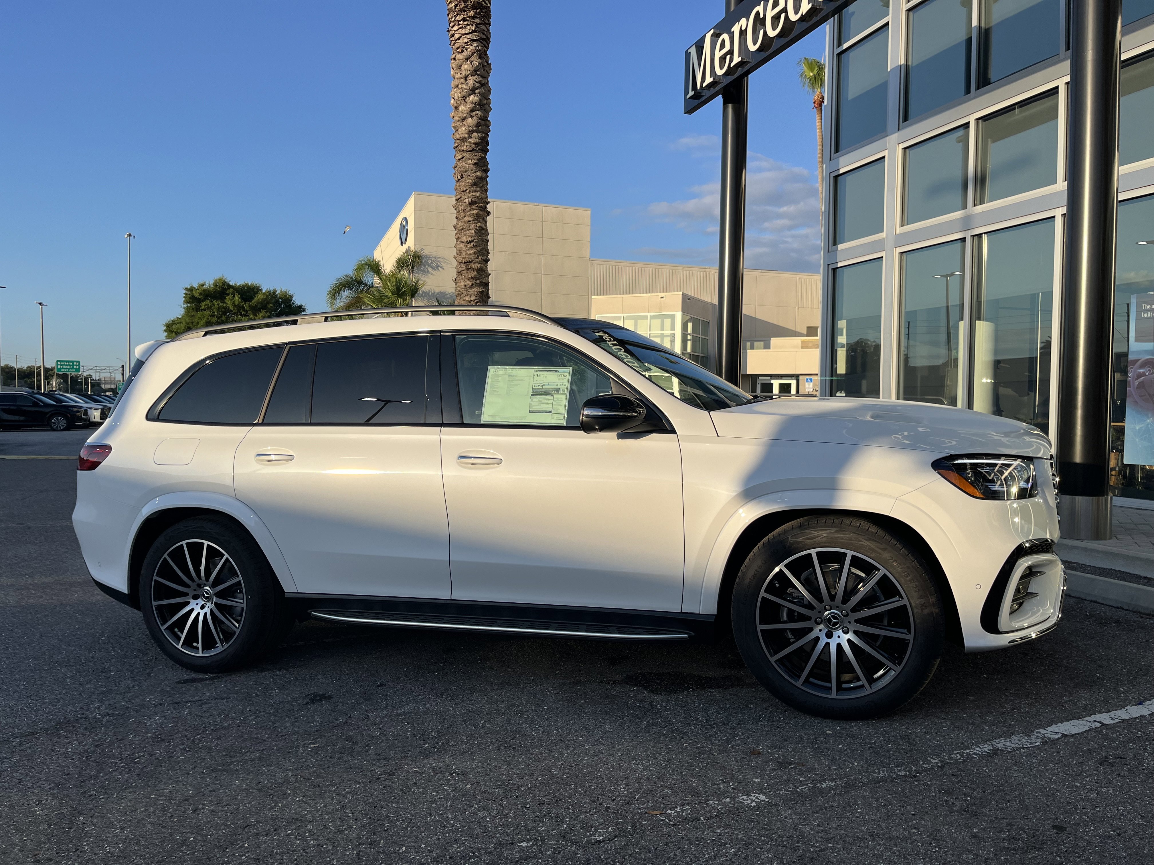 New 2026 MANUFAKTUR Moonlight White Metallic Mercedes-Benz GLS 580 image 9